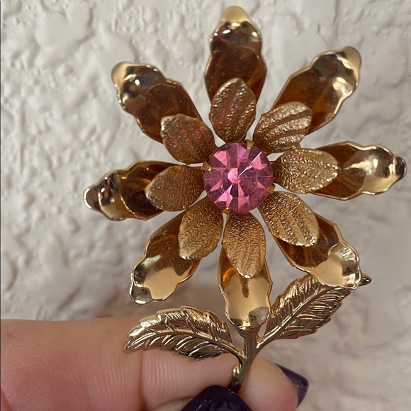 Vintage Gold and Pink Flower Brooch - Picture 4 of 4